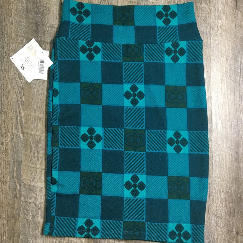NWT Lularoe Cassie Xs green print